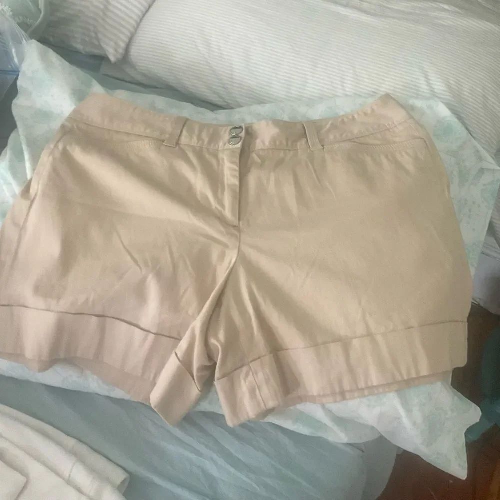 WHBM SZ 12 Tan Shorts